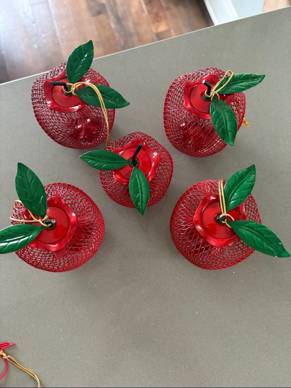 Vintage Set of 5 Decorative Red Apple Wire Mesh decor made in Taiwan - Picture 9 of 14